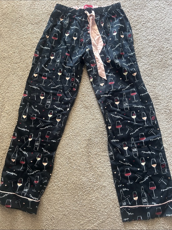 Wine Enthusiast Other - Women’s Black Wine Print Pajama Pants with Pink Tie